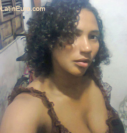 Date this athletic Brazil girl Taciene from Sao Luis BR8856