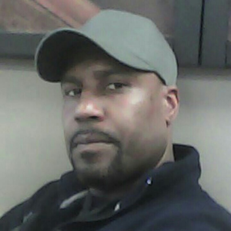 Date this foxy United States man Crom from Boston US14664