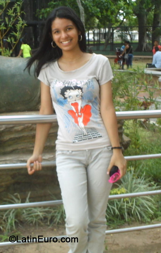 Date this nice looking Venezuela girl Ayareth from Maturin VE113