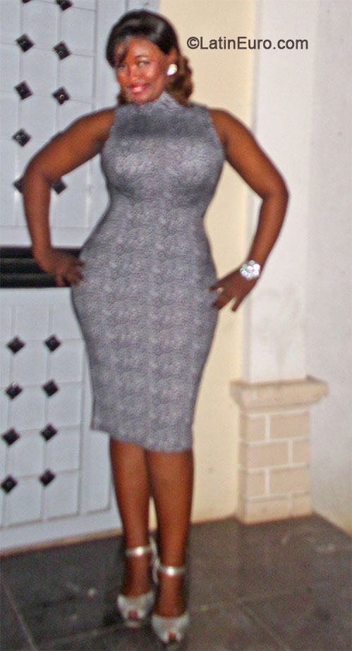 Date this athletic Angola girl Ermely from Luanda AO75