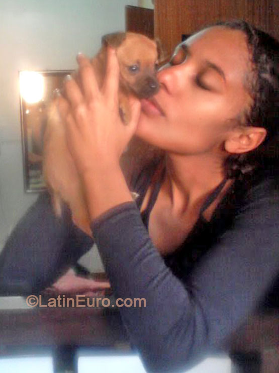 Date this cute Brazil girl Veronica from Cambe BR8306