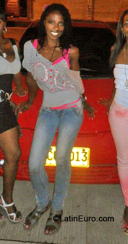 Date this sensual Colombia girl Xiomara from Cali CO14567