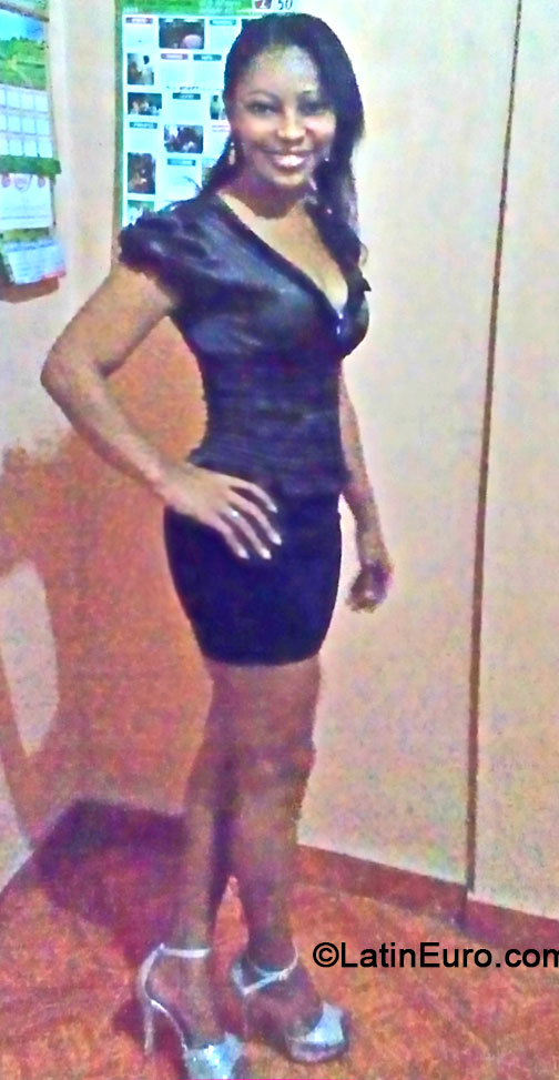 Date this exotic Colombia girl Moyita from Cali CO14657