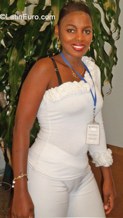 Date this passionate Colombia girl Corazon from Cali CO14710