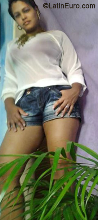 Date this hard body Brazil girl Ana Paula from Salvador BR9344