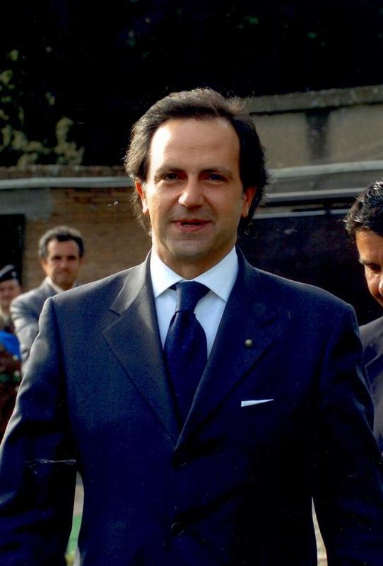 Date this nice looking Canada man Raymond from Vancouver CA605