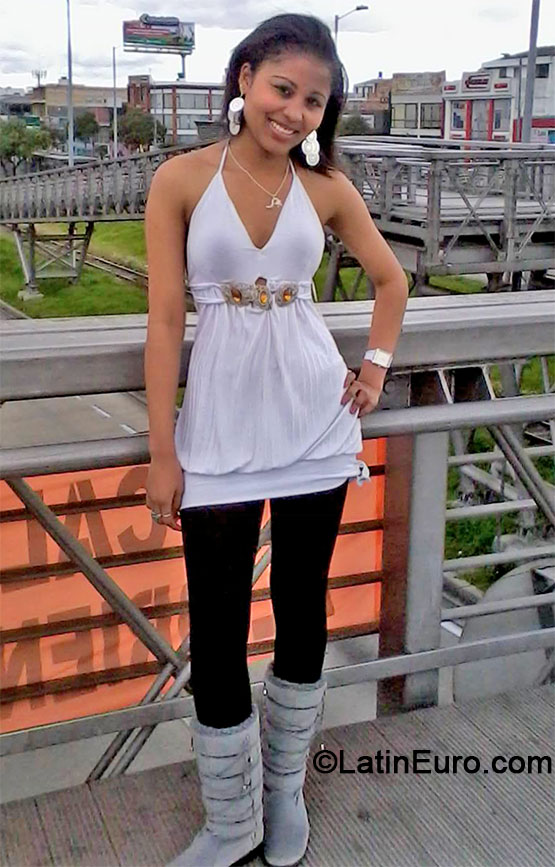 Date this gorgeous Colombia girl Angelica from Bogota CO14738