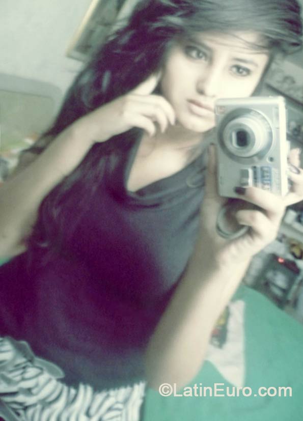 Date this young Colombia girl Djana from Bogota CO14756