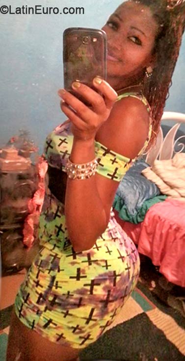 Date this attractive Brazil girl Samara from Rio De Janeiro BR8524