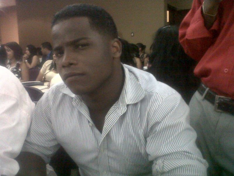 Date this nice looking Dominican Republic man Carlos canario from Santo Domingo DO18340