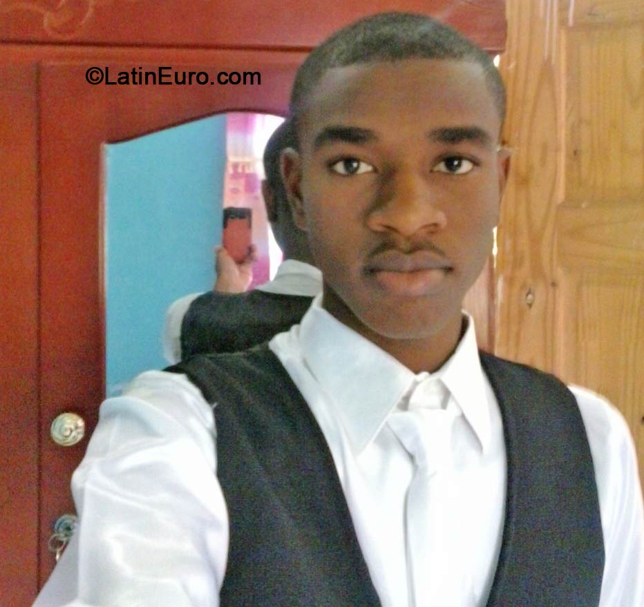 Date this hard body Jamaica man Michael from Kingston JM1530