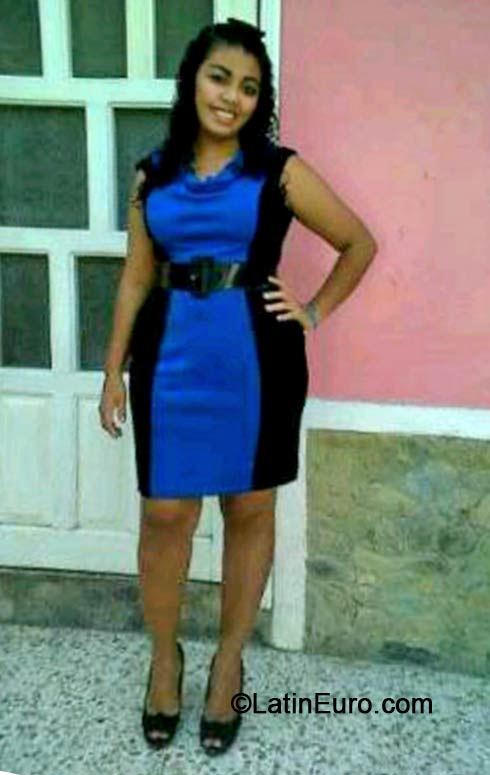 Date this nice looking Honduras girl Barbara from Santa Barbara HN922