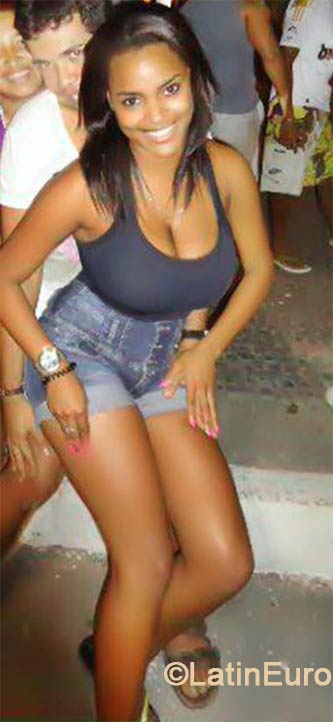 Date this attractive Brazil girl Daniela Araujo from Vitoria BR8638