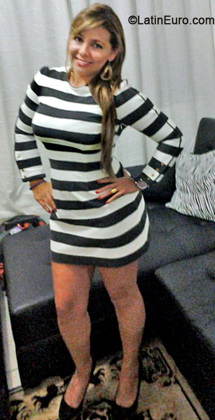 Date this attractive Panama girl Carolina from Panama PA408