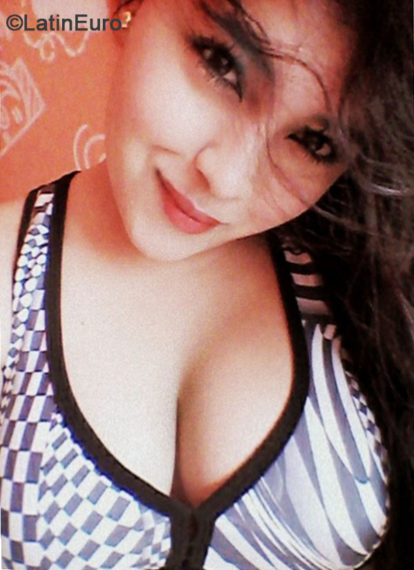 Date this sensual Colombia girl Melissa from Cali CO15015