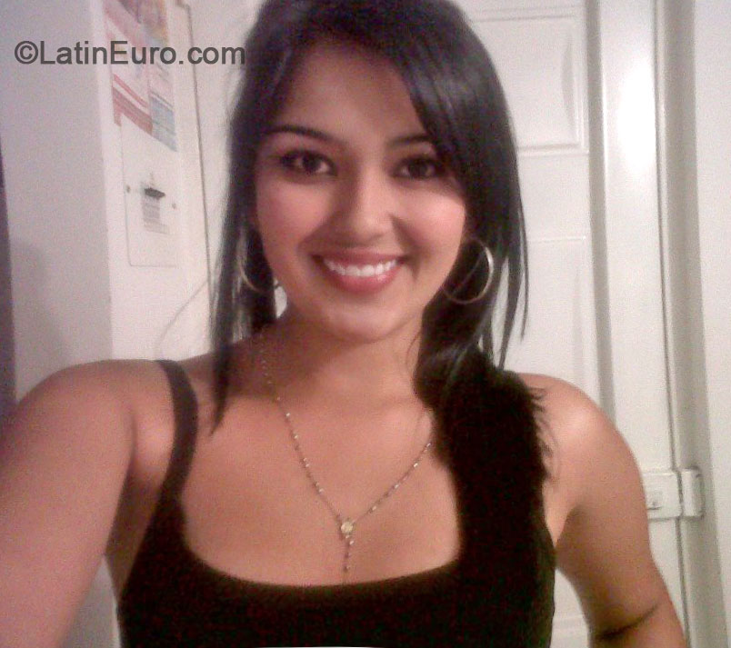 Date this fun Colombia girl Andrea from Bogota CO15017