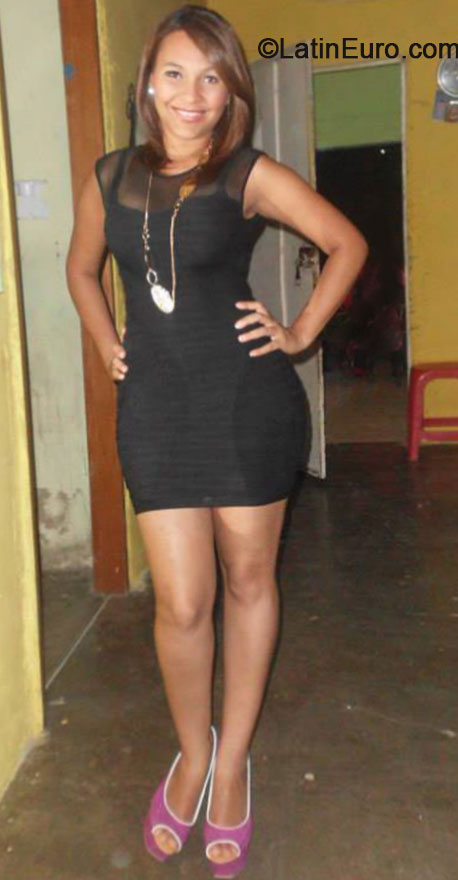Date this lovely Venezuela girl Vanessa from Maracaibo VE190