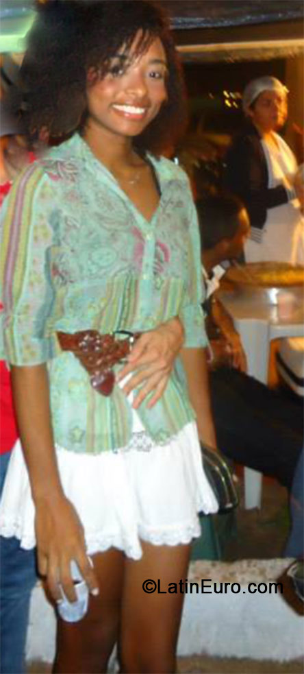 Date this hard body Brazil girl Luz from Rio De Janeiro BR8859