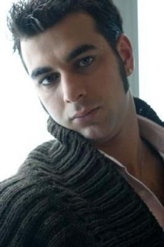 Date this hard body France man Theador from Lyon FR208