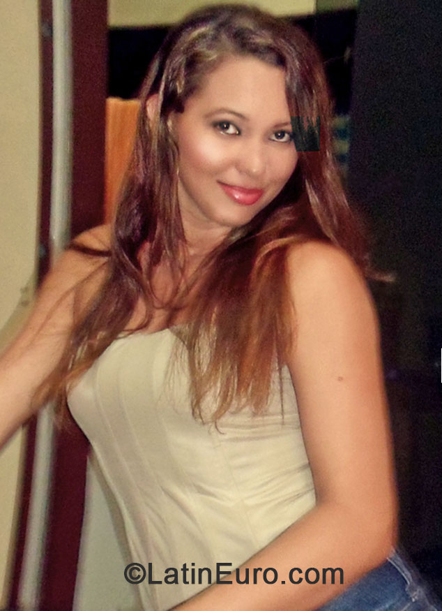 Date this happy Brazil girl Regi from Cacoal BR8782