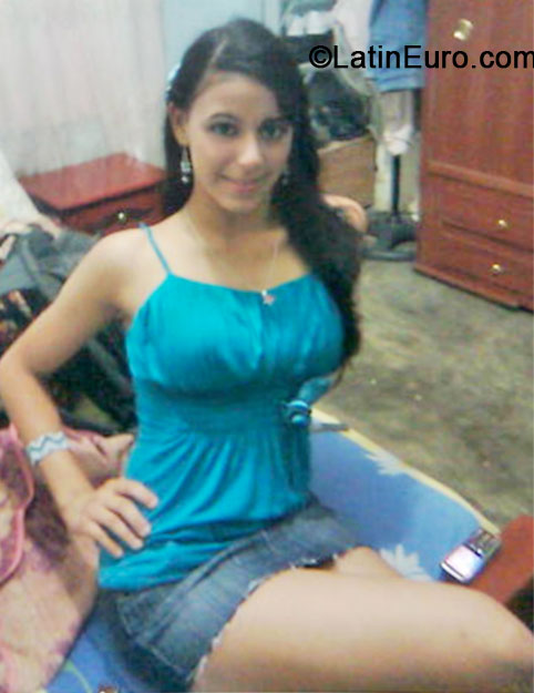 Date this hot Venezuela girl Vanessa from Caracas VE217