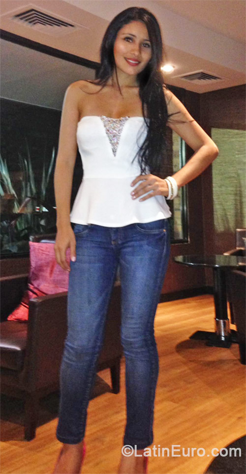 Date this stunning Colombia girl Lucia from Ibague CO16484