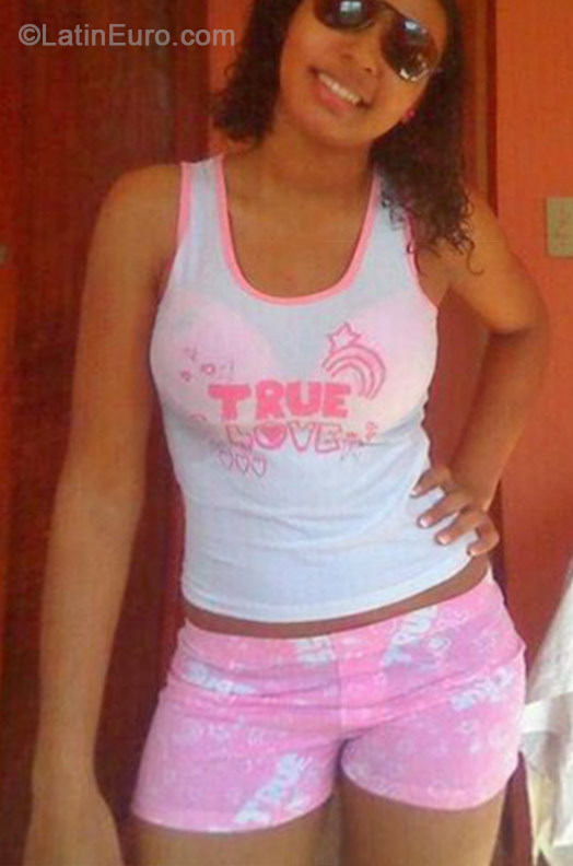 Date this happy Dominican Republic girl Yadi from Santiago DO55226