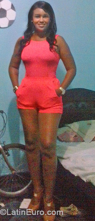 Date this happy Colombia girl Amelia from Cartagena CO15216