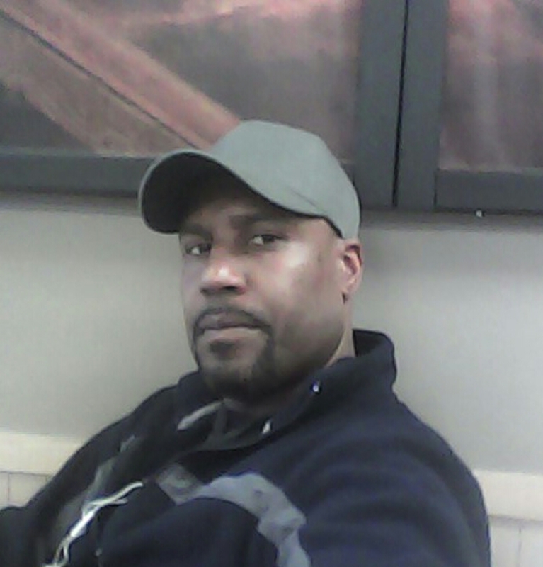 Date this tall United States man Kron from Boston US14994