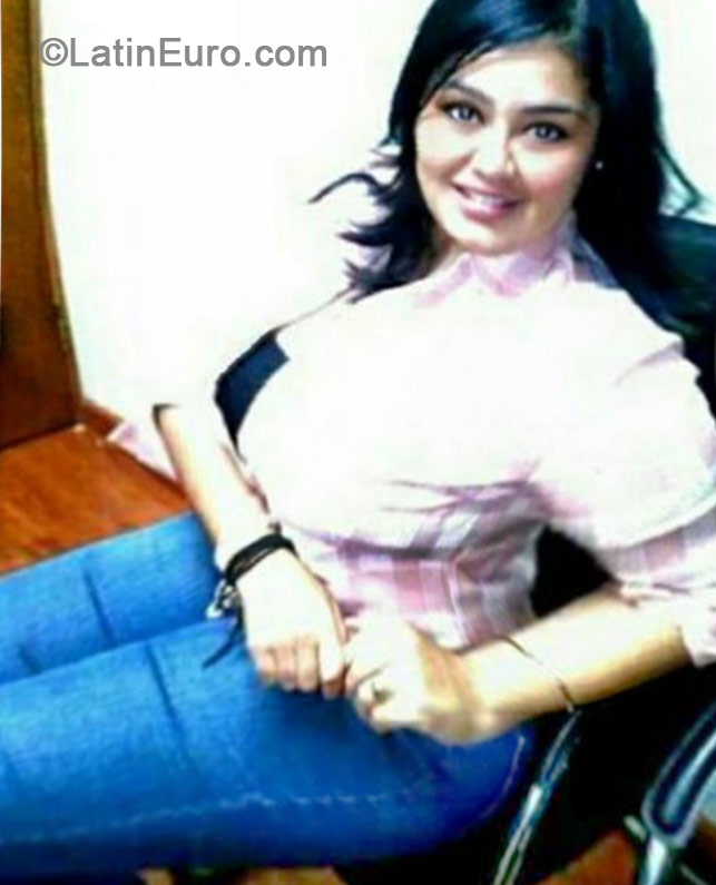 Date this lovely Venezuela girl Veru from Maracaibo VE236
