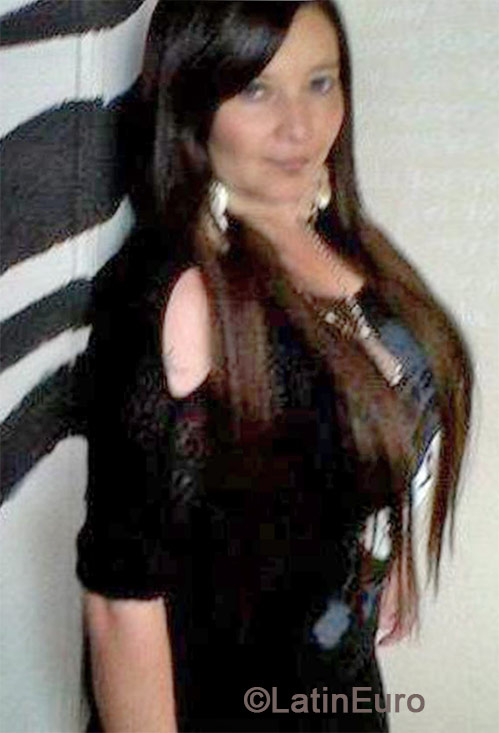 Date this nice looking Colombia girl Lilian from Bogota CO15280