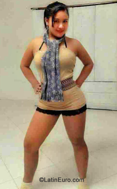 Date this sultry Philippines girl Analiza from Manila PH647