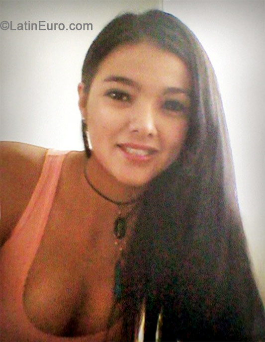 Date this good-looking Colombia girl Carolina from Cali CO15323