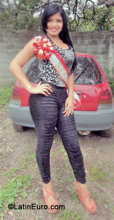 Date this voluptuous Venezuela girl Alexa from Barquisimeto VE255