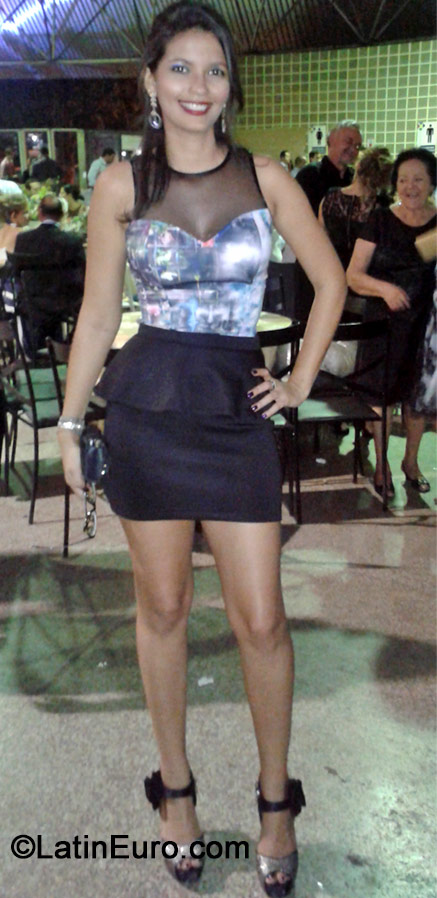 Date this sensual Brazil girl Thais from Estancia BR8824
