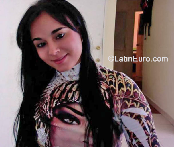 Date this hard body Colombia girl Shirli from Tulua CO15389