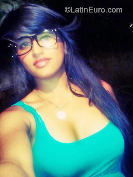 Date this attractive Venezuela girl Daniela from Caracas VE271