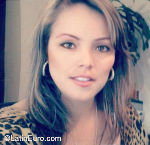 Date this hot Colombia girl Daisy from Bogota CO15406