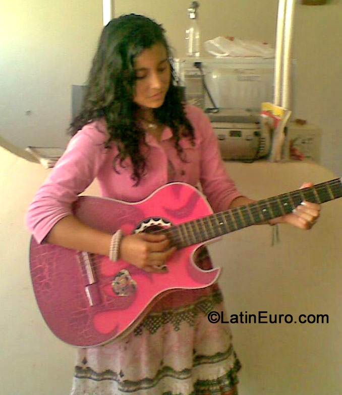 Date this charming Colombia girl Paula from Bogota CO18156