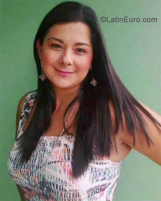 Date this hot Costa Rica girl Karencruzv25 from San Carlos CR307