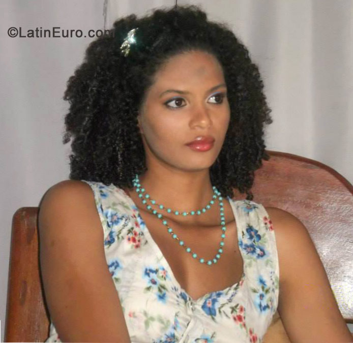 Date this athletic Brazil girl Vanessa from Santa Cruz BR8877