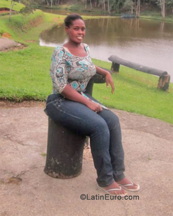 Date this sensual Colombia girl Lissete from Cali CO15523