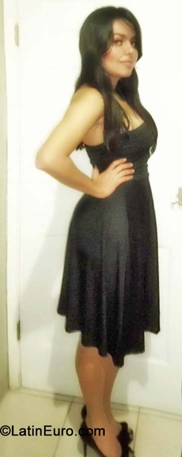 Date this beautiful Honduras girl Vale from San Perdo Sula HN1139