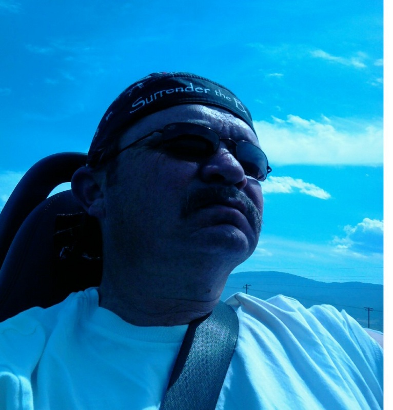 Date this happy United States man Alone from  US15263