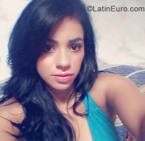Date this foxy Honduras girl Carolina from San Pedro Sula HN1155