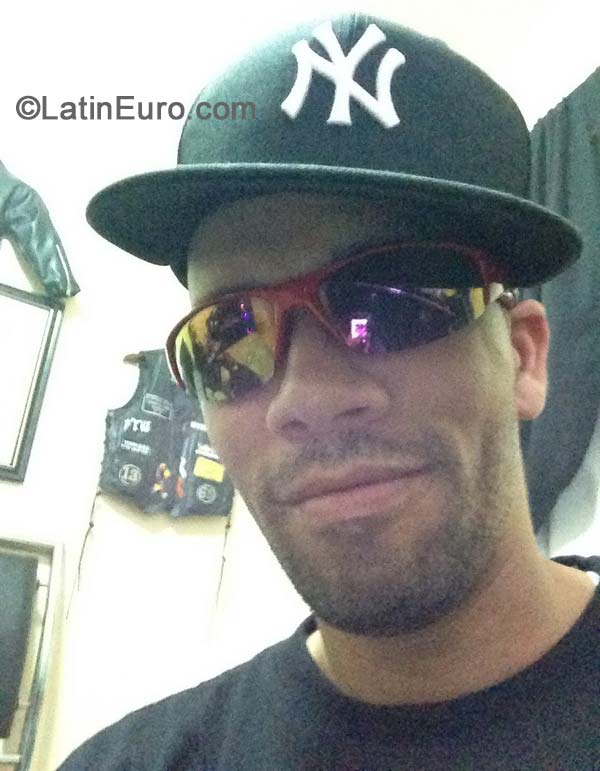 Date this happy Puerto Rico man Jdee167 from Bronx PR143