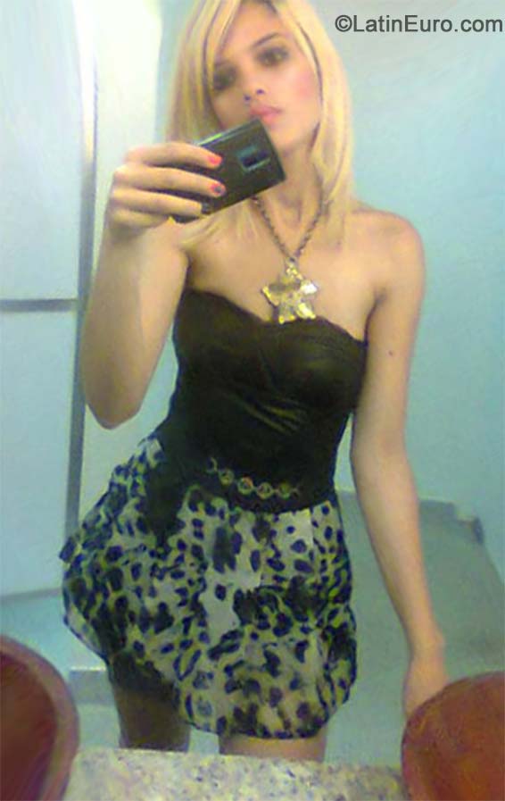 Date this attractive Brazil girl Ingrid from Brasilia De Minas BR8942