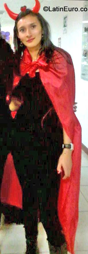 Date this good-looking Colombia girl Emily from Bogota CO15825