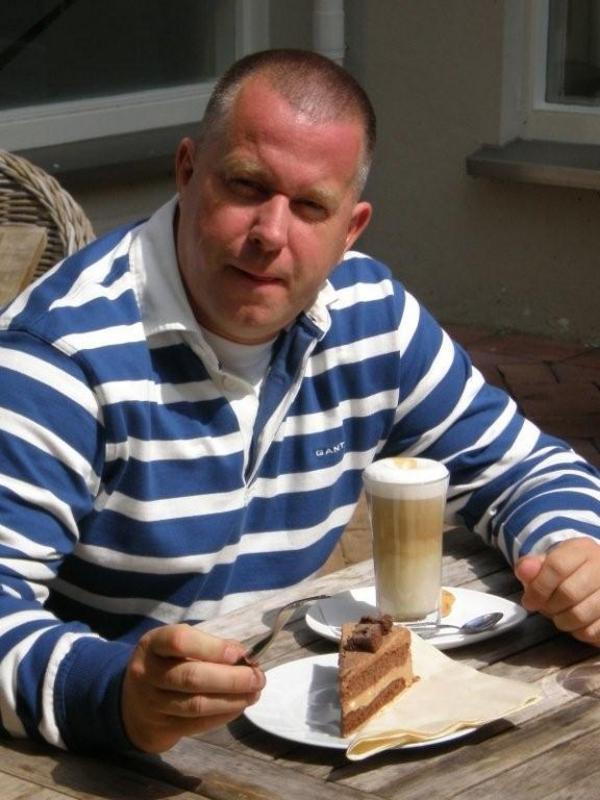 Date this voluptuous Canada man Stelov40 from Montreal CA624