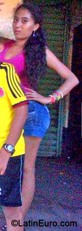 Date this athletic Colombia girl Carolina from Bogota CO15925